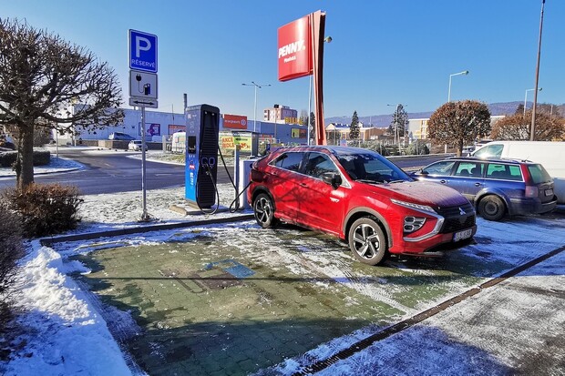 Jak rychle se nabíjí Mitsubishi Eclipse Cross PHEV?