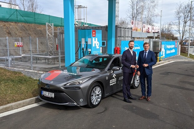 Nová Hyundai Kona, recyklace baterií Mercedesu a první plnohodnotná vodíková stanice