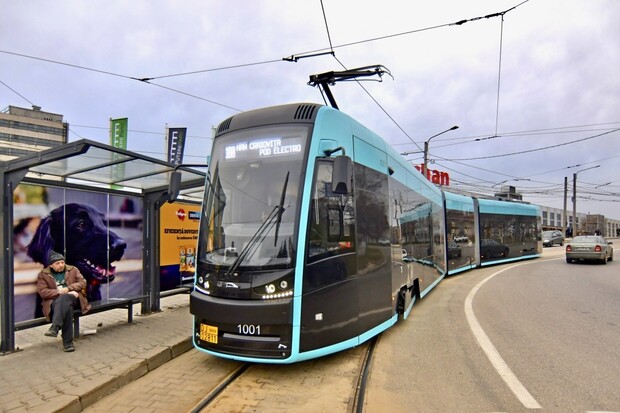 PESA dodává tramvaje do Craiovy, první z nich už jezdí. Nahradí drážďanské Tatry