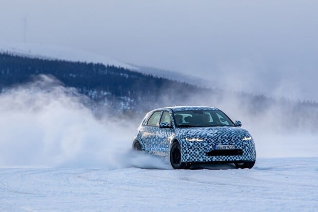 Ostrý Hyundai Ioniq 5 N odolává i extrémním arktickým podmínkám v -30 °C