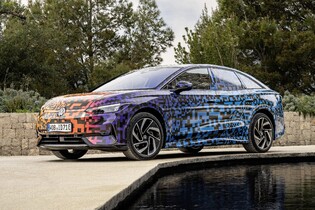 Volkswagen ID.7 se poodkrývá světu. Už jsme s ním jeli