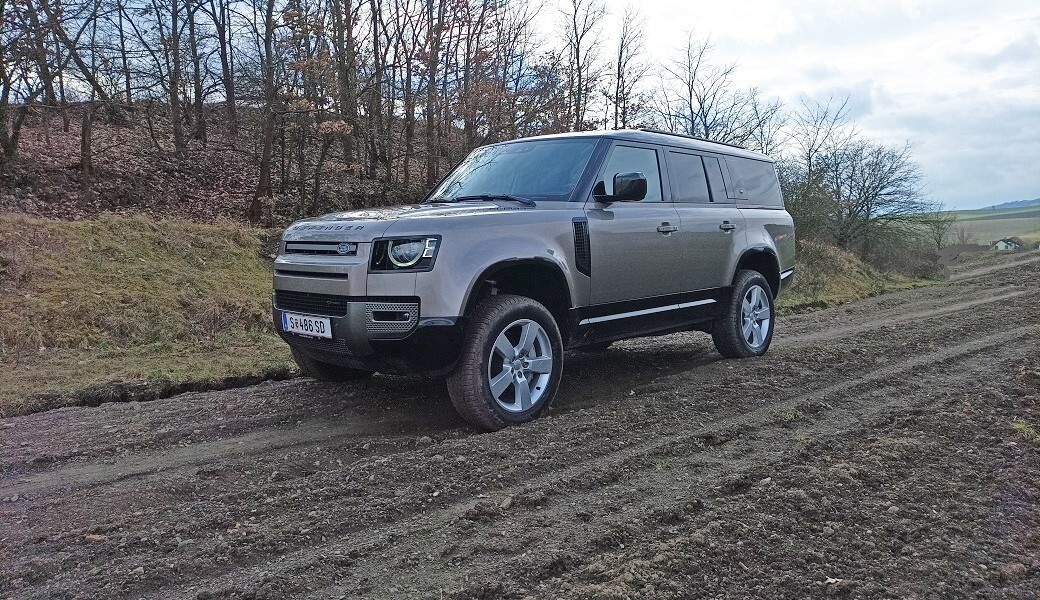 Land Rover Defender 130 D300 MHEV