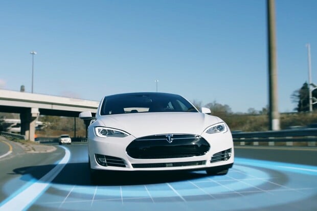 Tesla zlevnila předplatné Full Self-Driving o 50 %