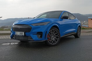 Ford nejspíše představí drsnější verzi Mustangu Mach E
