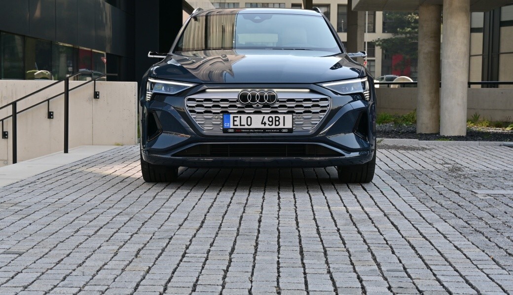 O kolik dál dojede na dálnici? Otestovali jsme to v Audi Q8 e-tron