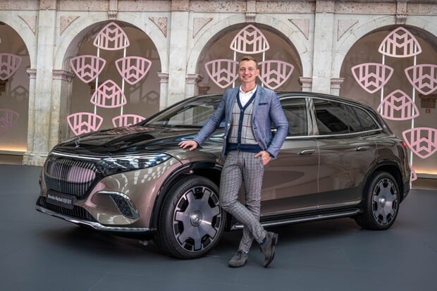 Luxusní elektrický palác s ledničkou: Mercedes-Maybach EQS SUV naživo
