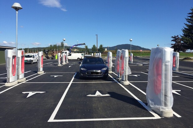 Muskova nejvyšší priorita? Rozmnožení Superchargerů