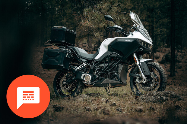 Další zlevnění Tesel, čínské baterkárny v Evropě a Zero Motorcycles v Praze