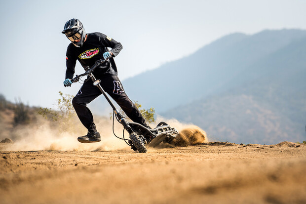 Vyhrajte voucher na 10 tisíc Kč nebo bezpečnostní balíček na elektrokoloběžku