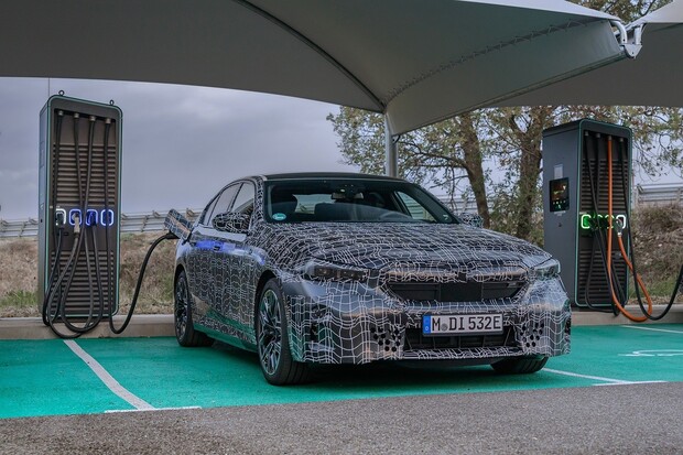 Vývoj BMW i5 vstupuje do závěrečné fáze.  Bude to technologická bomba na kolech