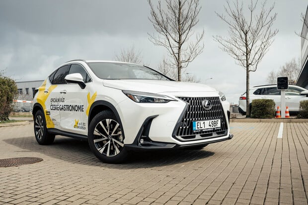 Účastníky světové kuchařské soutěže Bocuse d`Or budou vozit hybridní vozy Lexus