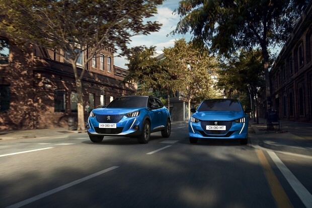 Peugeot výrazně zlevnil své malé elektromobily. Všechny se vejdou do milionu