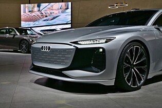 Audi RS6 e-tron vyfoceno při testování. Něco mu chybí