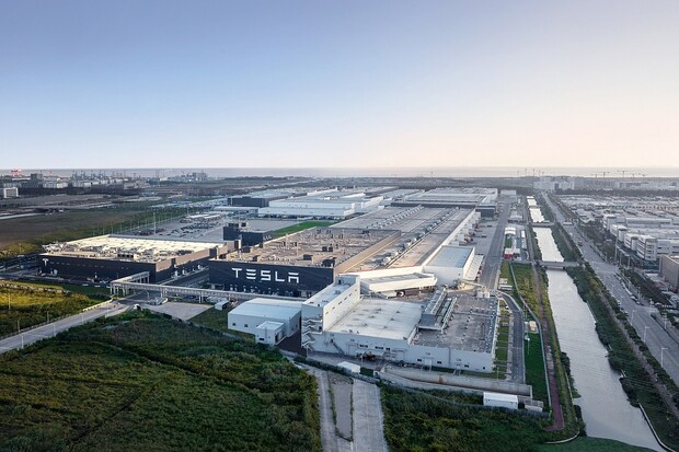 Tesla plánuje rozšíření Gigafactory Šanghaj. Má vyrábět přes milion aut ročně
