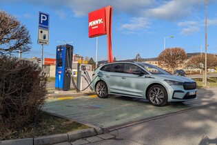 Jaké jsou zvyklosti při dobíjení bateriových elektromobilů?