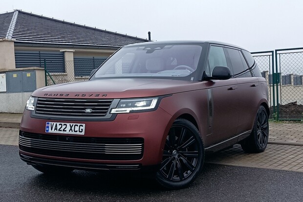 Range Rover představil exkluzivní zákaznický program SV Bespoke a dva nové motory