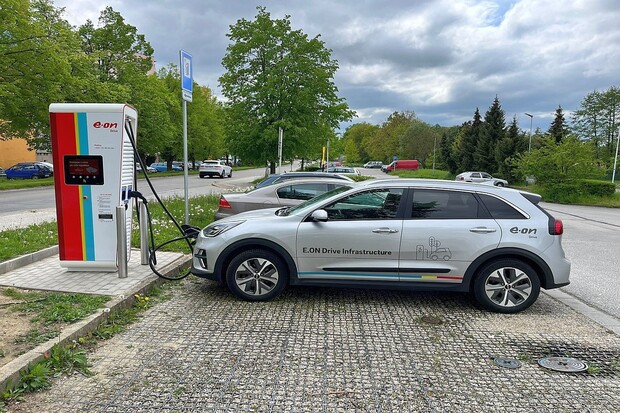 E.ON akceleruje, minulý týden otevřel nebo posílil 7 rychlonabíjecích stanic