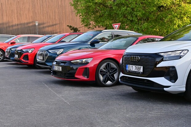 Podívejte se, jak vypadal první český e-tron sraz