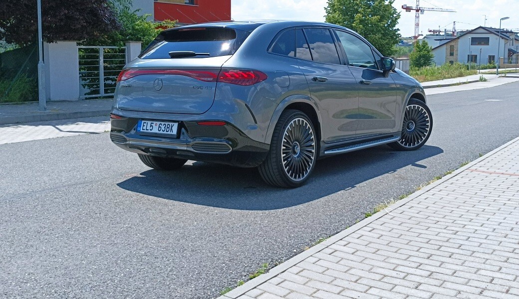 Exkluzivně jsme vyzkoušeli sportovní Mercedes-AMG EQE SUV 43 4Matic