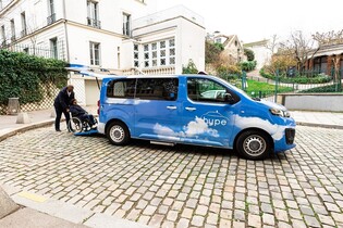 V Paříži začne brzy jezdit 50 bezbariérových taxíků na vodíkový pohon