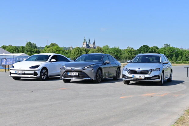 Elektromobil, auto na vodík, nebo auto na CNG?