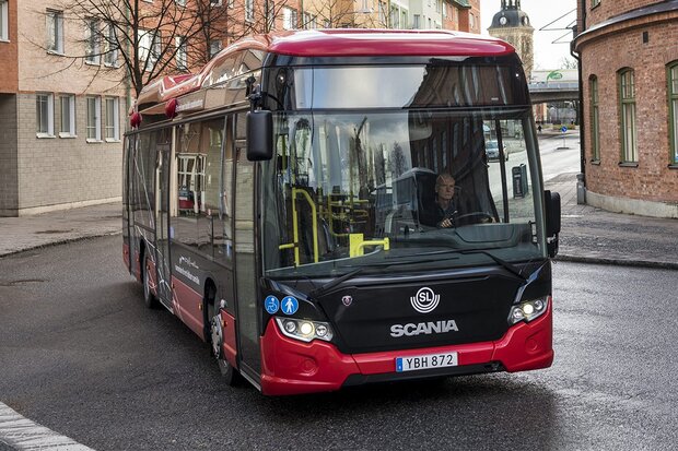 Scania testuje elektrobus v městském provozu