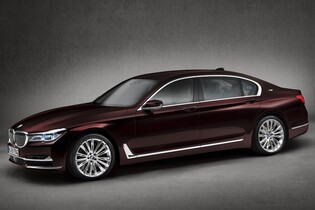 Elektrické BMW sedmé řady spatřeno naživo nedaleko továrny