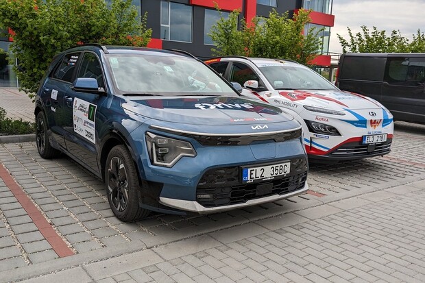 Posádky na Eco Rally Praha budou soutěžit o wallbox v hodnotě 22 tisíc Kč