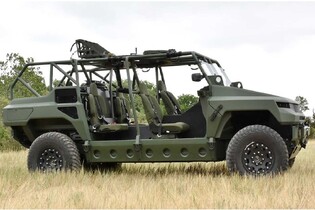 Hummer EV se představil v drsné vojenské verzi. Má „neviditelný“ režim