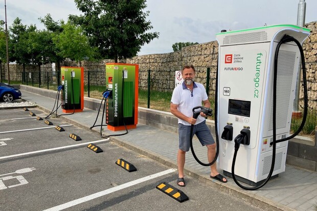 ČEZ v Mikulově otevřel 360kW nabíjecí stanici. Má nejvyšší výkon v ČR