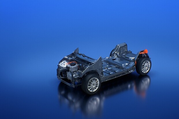 Skupina Stellantis představuje platformu pro elektromobily s dojezdem až 700 km