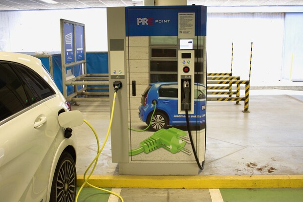 PRE chystá 125 nových rychlonabíječek. Potřeba nabíjení stále roste