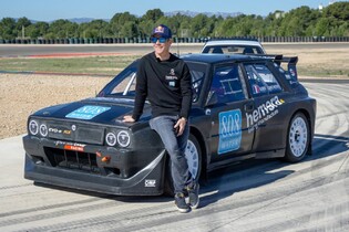 Požár zničil dva speciální elektromobily Lancia