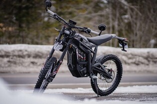 Vyrazte vstříc letním dobrodružstvím na nové elektrické motorce