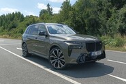Největší SUV od BMW dorazí i s elektrickým pohonem. Už se testují první kusy