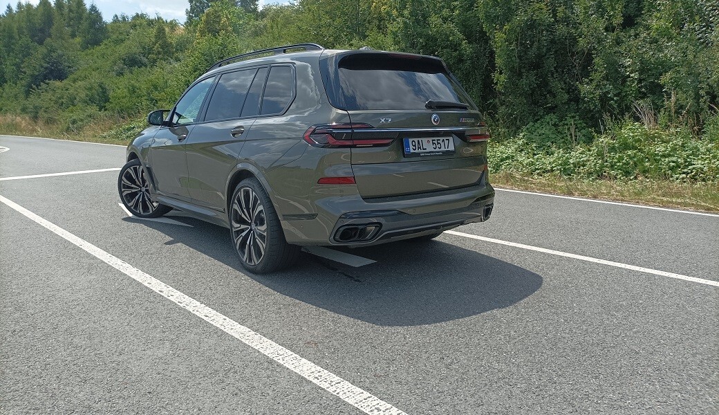 BMW X7 M60i xDrive (2023)