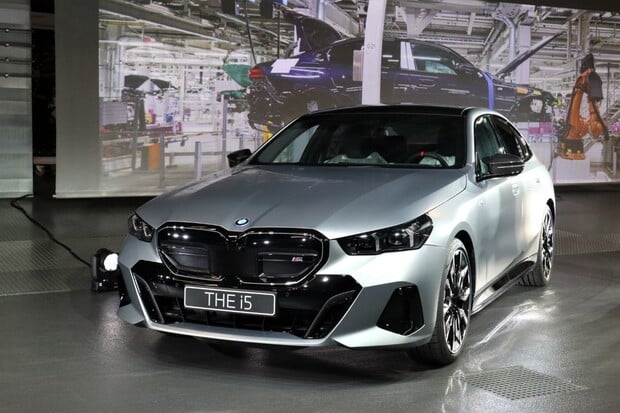 Jaro přinese dvě nové varianty elektrických BMW. Vylepšen bude nejen výkon