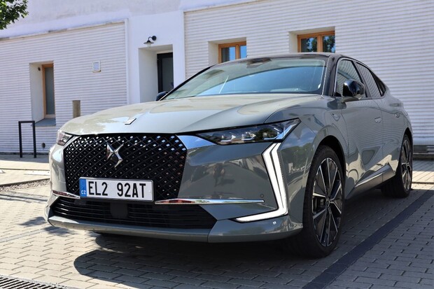 DS 4 E-Tense