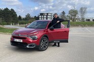 Ondřej Krátký testuje Citroën ë-C4 X. Připravuje Liftago flotilu elektromobilů?
