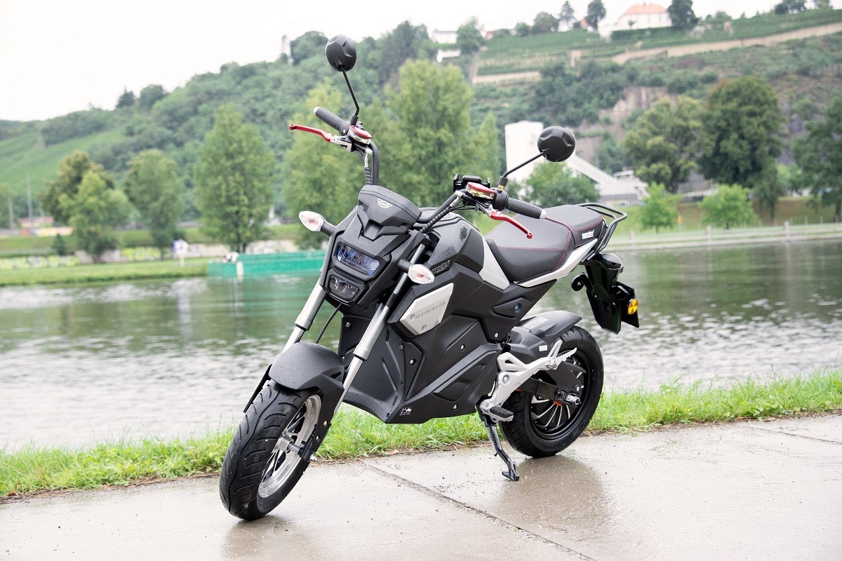 Hecht představil elektrický motocykl Stratis. Řídit lze již od 15 let ...