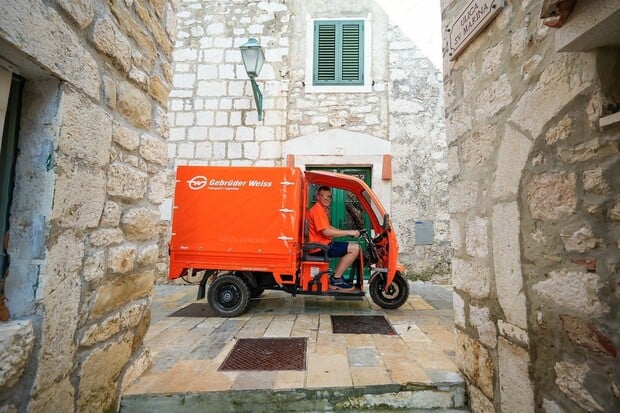 Gebrüder Weiss doručuje zboží na chorvatských ostrovech nákladními elektrokoly