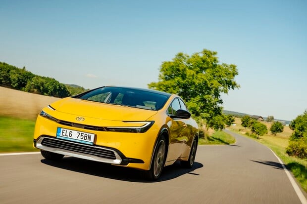 Nová generace Toyoty Prius snižuje spotřebu paliva díky předvídání jízdy
