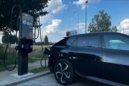 E.ON zprovoznil u Penny Marketu v Českých Budějovicích další rychlodobíjecí stanice. Jedna z nich je první DC wallbox v ČR