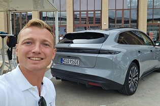 Čínský kombík co vypadá jako Porsche: nové Nio ET5 Touring naživo