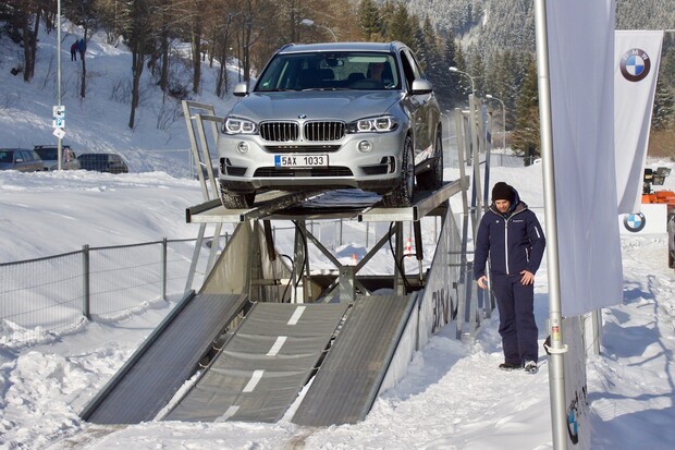 Zkouška sněhem xDrive Experience 2017