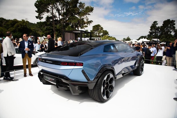 První elektrické Lamborghini, nová technika Mercedesu a obytné plug-in hybridy