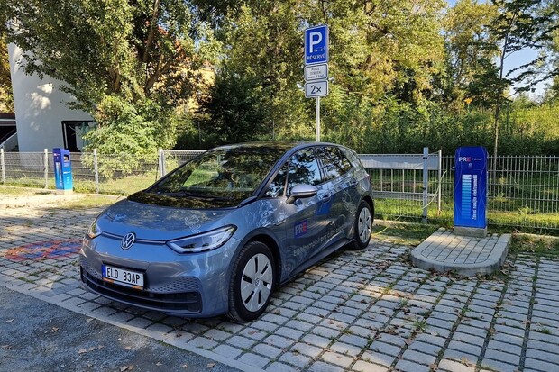 PRE zprovoznila  AC dobíjecí hub na parkovišti u Zoo Praha