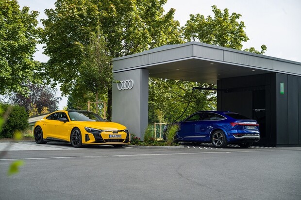 V Mnichově se otevírá nové nabíjecí centrum Audi. Standardem jsou 320kW nabíječky