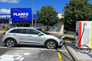 V Aši u Planeo Elektro je nová 50kW dobíjecí stanice od E.ONu