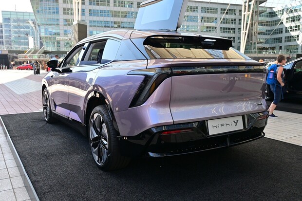Prozkoumali jsme naživo čínské elektromobily HiPhi X a Y. Konkurovat chtějí Tesle